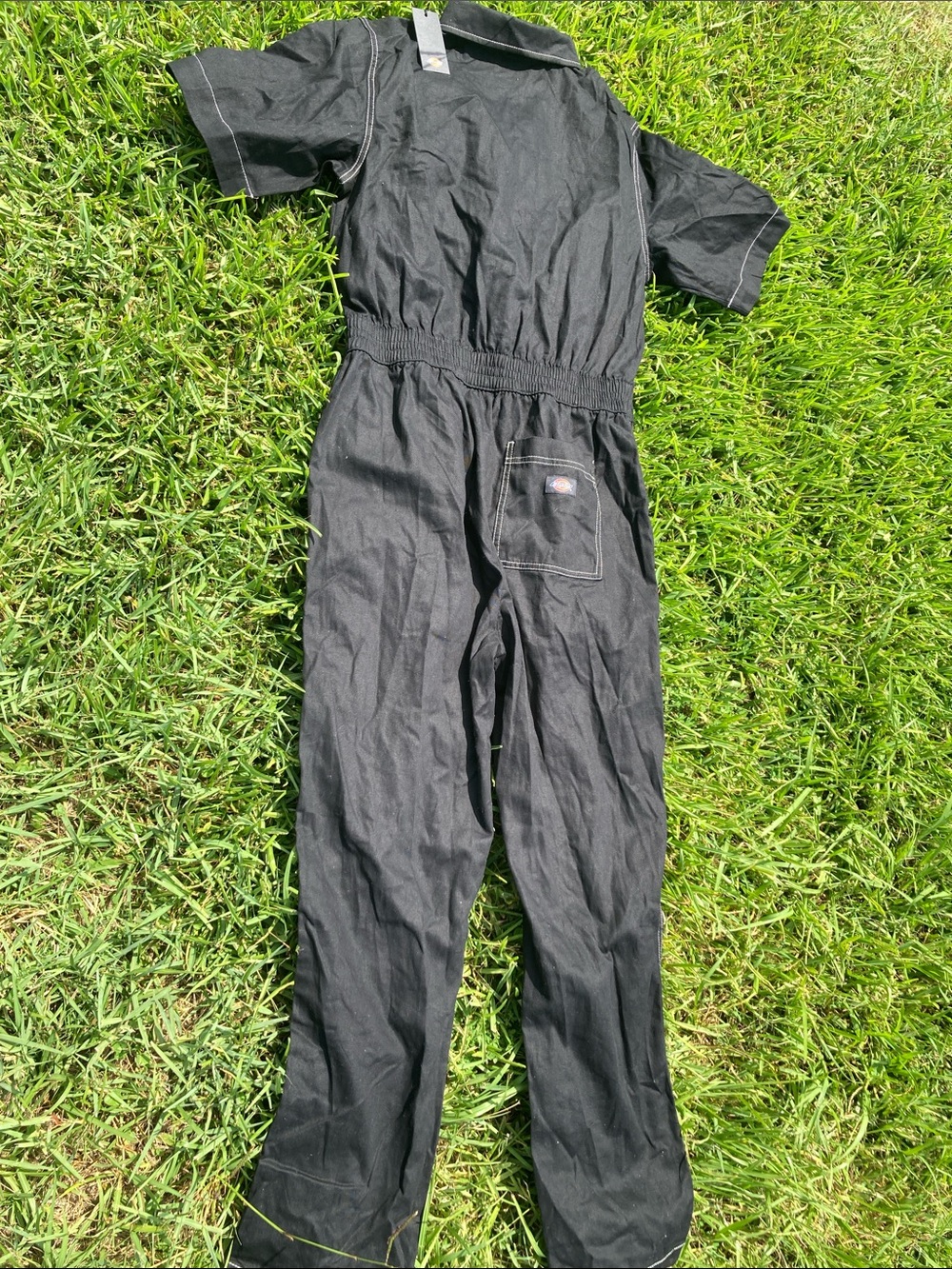 Dickies Black Short-Sleeve Work Jumpsuit with Contrast Stitching - Picture 6 of 11